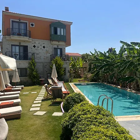 Elia Alacati Hotel *